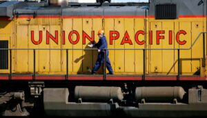 six-found-dead-inside-railroad-boxcar-near-texas-border