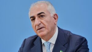 trump-‘confusing-the-hell-out-of-everyone’-on-iran-uprising:-reza-pahlavi