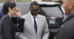brandon-johnson-ally-ousted-for-‘manhandling’-councilwoman-ahead-of-meeting-on-immigration-crisis