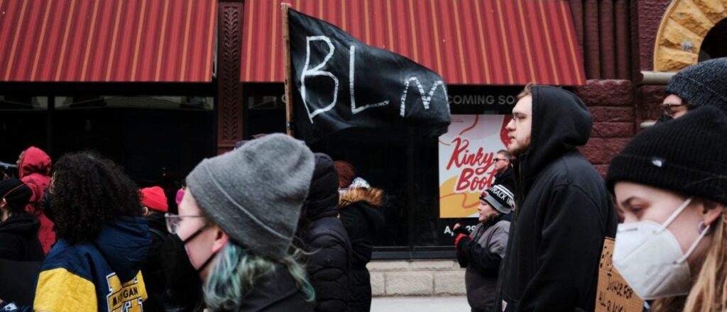 fact-check:-viral-instagram-video-purports-to-show-rioters-rushing-houses-in-washington-dc.