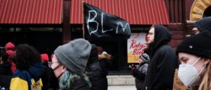 fact-check:-viral-instagram-video-purports-to-show-rioters-rushing-houses-in-washington-dc.