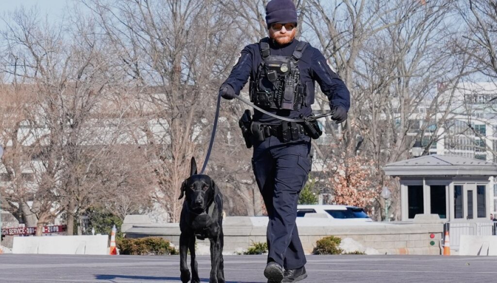 congress-moves-to-raise-capitol-police-retirement-age-amid-increased-threats