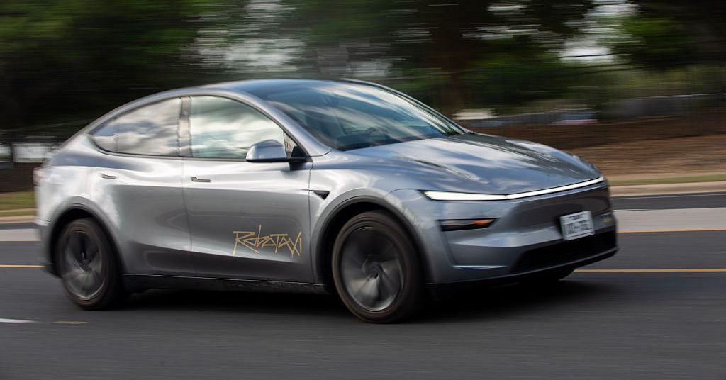 tesla-reveals-new-details-about-robotaxi-crashes—and-the-humans-involved