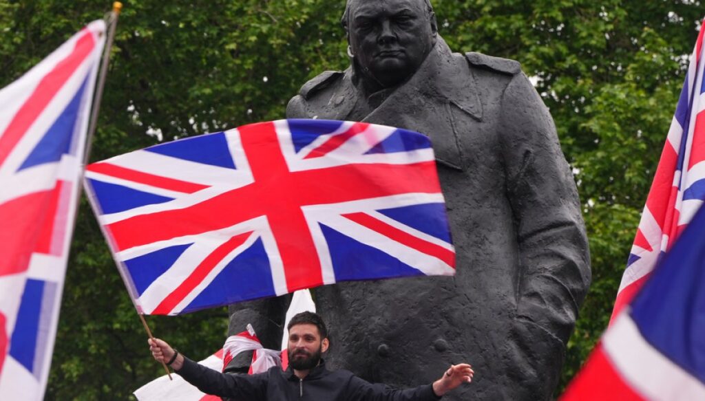 london-police-arrest-dozens-during-right-wing-and-pro-palestinian-protests