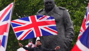 london-police-arrest-dozens-during-right-wing-and-pro-palestinian-protests