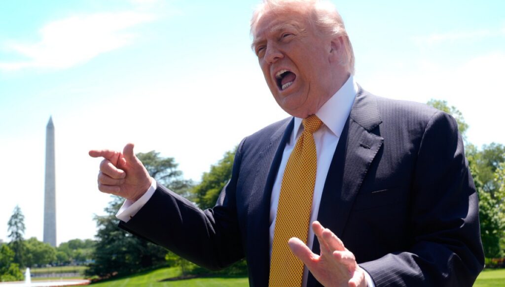 trump-approval-rating-sinks-to-37%-amid-iran-war