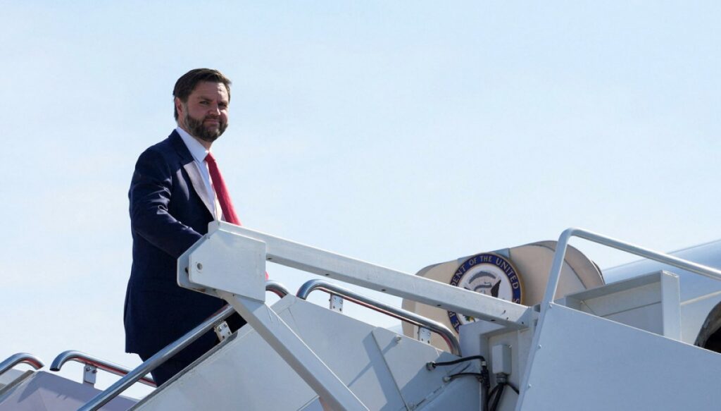 watch-live:-jd-vance-speaks-in-kansas-city