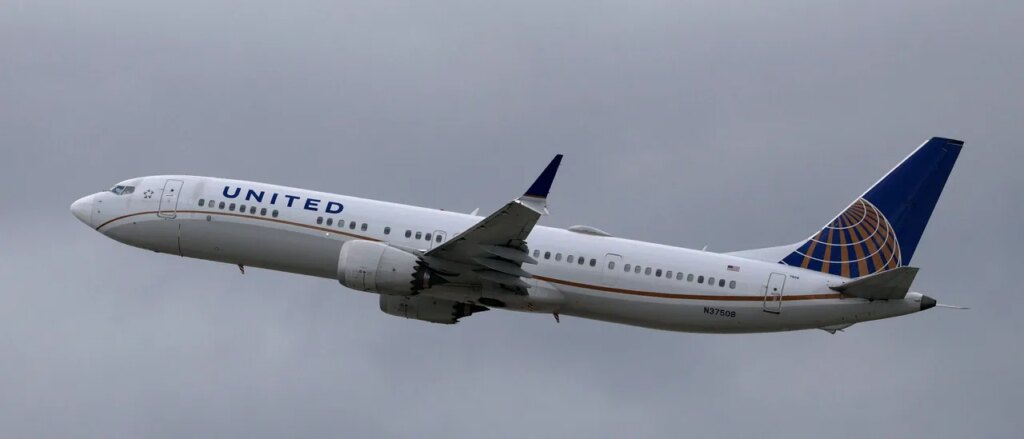 flight-grounds-after-someone-tried-to-open-door-seven-miles-high