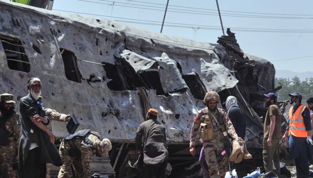 suicide-bomber-kills-at-least-23-and-injures-over-70-at-pakistan-railway-track