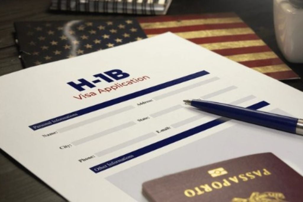 h-1b-visa-applications-crash-38%-after-trump-reforms-|-the-gateway-pundit-|-by-robert-semonsen