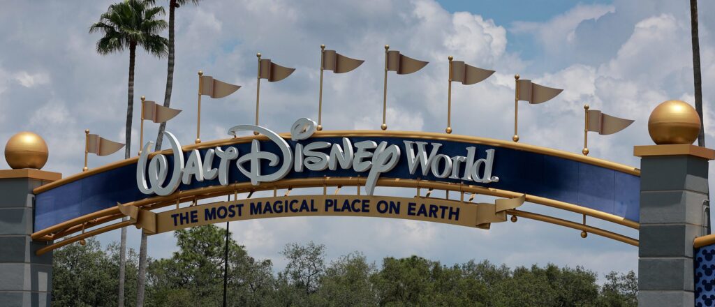 disney-guests-are-apparently-pooping-on-the-ground-while-waiting-in-line-for-rides