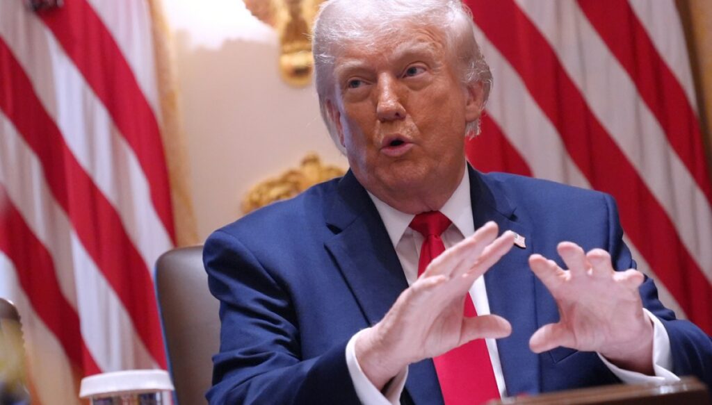 trump:-ten-dumpsters-of-garbage-taken-from-lincoln-memorial-pool