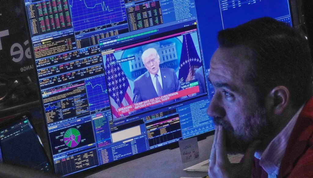 trump-publicly-praised-companies-within-days-of-buying-their-stocks