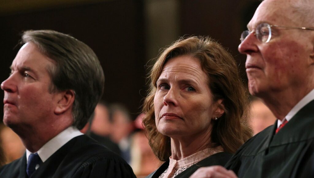 police-thwart-attempted-swatting-of-amy-coney-barrett’s-house