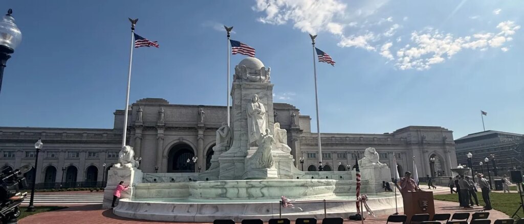 see-it:-trump-admin-reopens-historic-dc-landmark