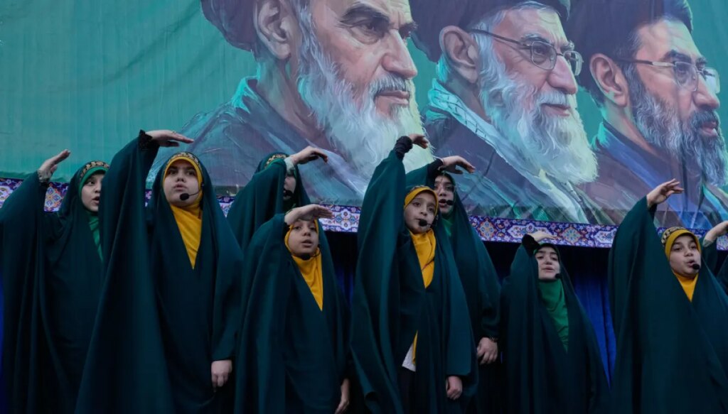 us-and-iran-take-different-approaches-in-messaging-battle-around-peace
