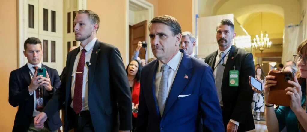 federal-judge-temporarily-blocks-trump