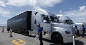 trucking-industry-warns-of-‘fatal-flaws’-in-washington’s-electric-vehicle-plans