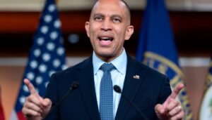 jeffries-backs-new-york-redistricting-plan-to-give-democrats-up-to-four-seats