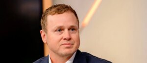 nbc-reporter-quickly-pulls-mic-after-spencer-pratt-supporters-mention-la’s-poop-problem