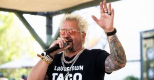 this-streamer-has-convinced-the-internet-guy-fieri-never-swallows-food-on-tv
