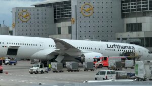 lufthansa-employees-injured-in-a-boeing-nose-gear-incident-at-frankfurt-airport