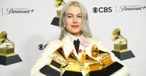 phoebe-bridgers-ditched-the-internet-to-hype-up-her-new-music.-it’s-working