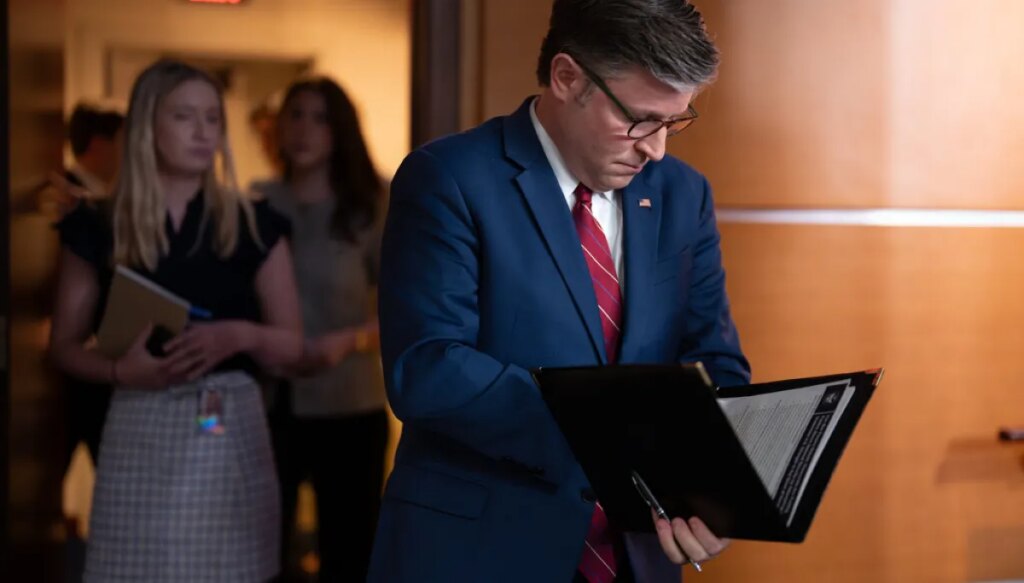 house-takes-the-reins-in-fisa-fight-as-senate-democrats-hold-firm-against-pulte