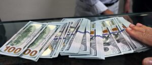 bank-employee-steals-$72,000-cash-to-buy-dream-car,-police-say