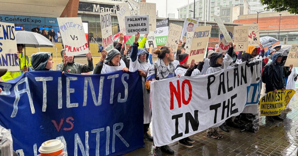 ‘hands-off-our-nhs’:-anti-palantir-protests-break-out-in-uk-over-deal-with-national-health-service
