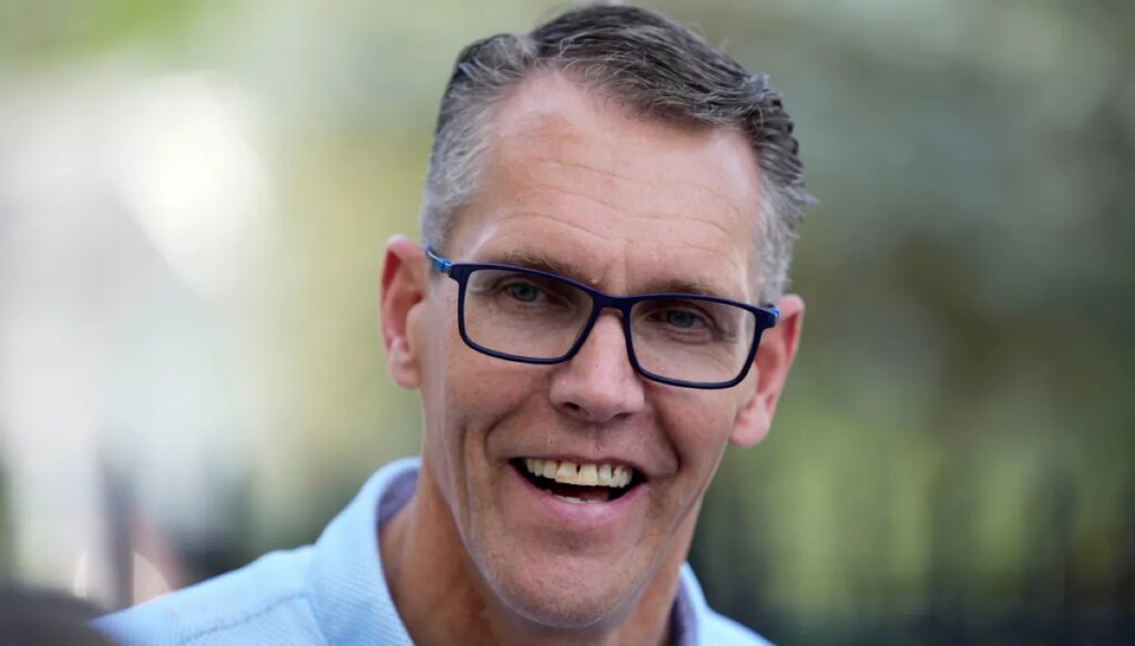 trump-signals-regret-after-backing-feenstra-for-iowa-governor