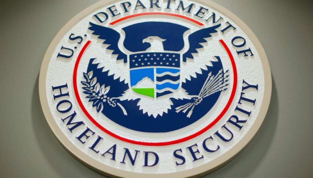 ice-arrests-washington-man-who-threatened-to-‘smoke’-agents-with-‘ar-15-style-rifle’