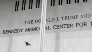 watch-live:-crews-begin-work-to-take-trump’s-name-off-kennedy-center