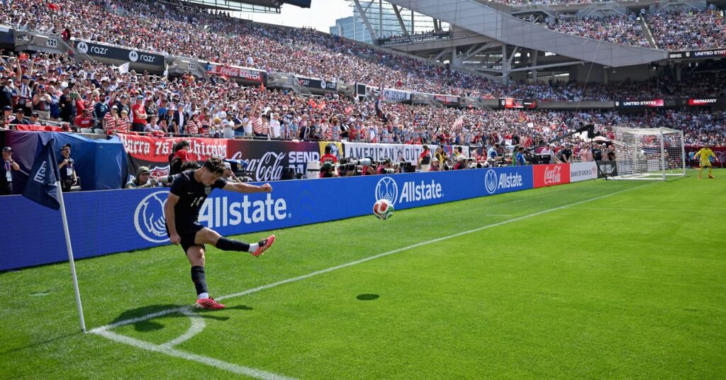 how-can-soccer-players-bend-their-shots-in-midair?