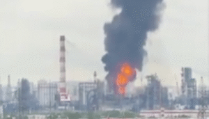 ukrainian-drones-hit-largest-moscow-oil-refinery,-just-miles-from-kremlin