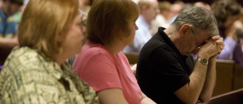 women,-youth-led-american-exodus-from-religion-over-past-13-years,-poll-shows
