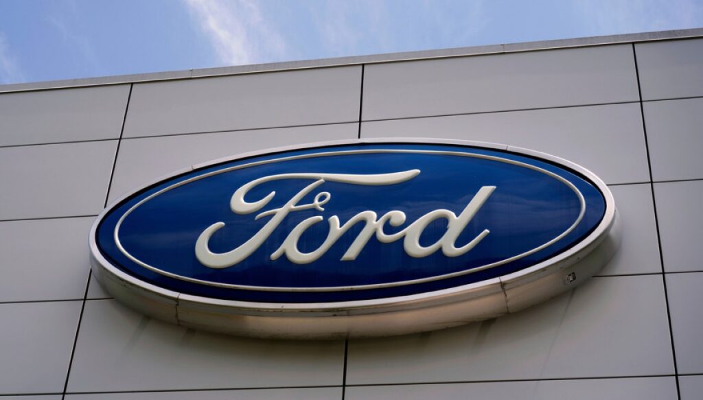 ford-recalls-250,000-focus-models,-citing-engine-problems