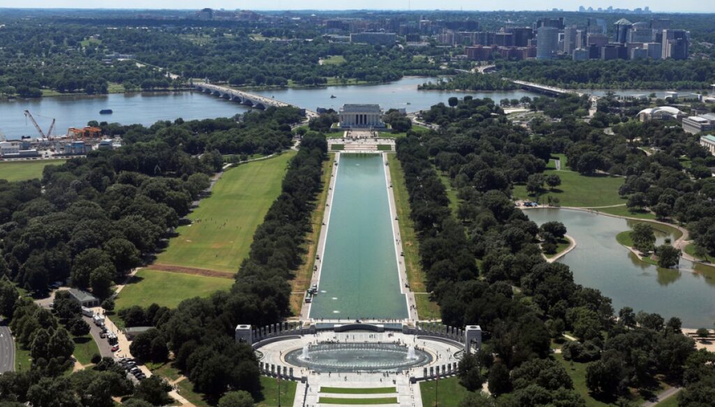 interior-department-clears-reflecting-pool,-comparing-project-to-iran-war