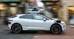 waymo-recalls-robotaxis-over-risk-they’ll-drive-at-speed-into-freeway-construction-zones
