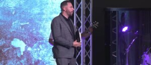 megachurch-pastor-ends-campaign-after-texting-scandal