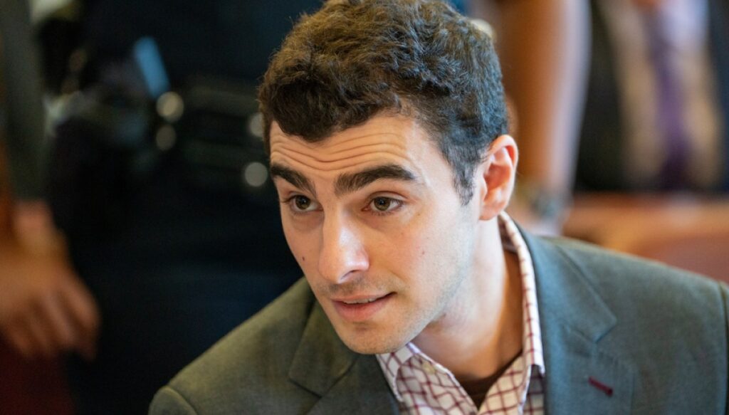luigi-mangione-reverses-’emotional-disturbance’-defense-one-day-after-filing