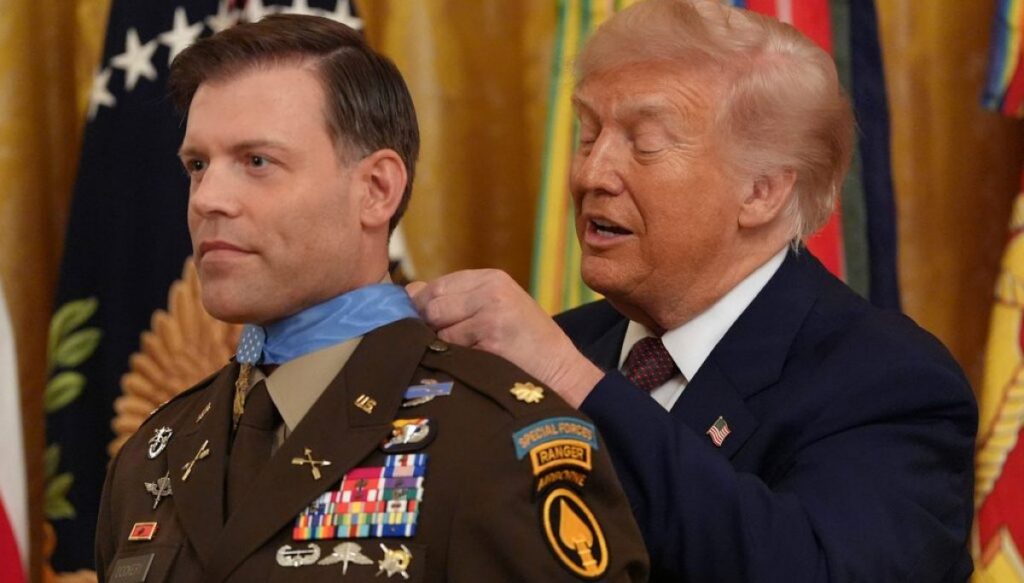 trump-awards-medal-of-honor-to-vietnam-and-afghanistan-war-veterans