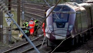 uk-police-probe-cause-of-train-collision-that-killed-driver-and-left-9-in-critical-condition
