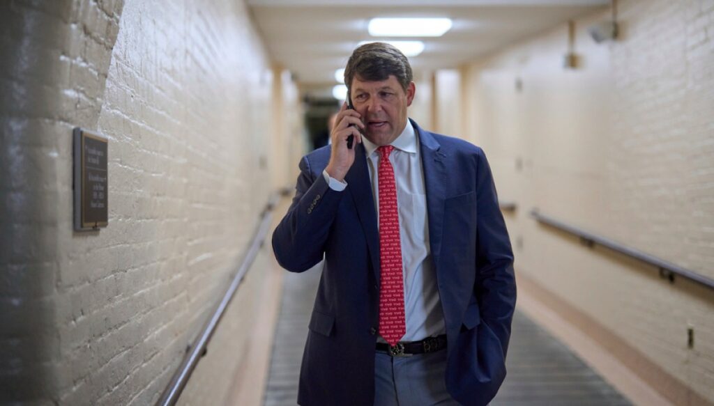 clock-ticks-as-house-tries-to-push-through-third-party-line-budget-bill