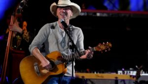 kenny-chesney’s-apolitical-stance-divides-the-view