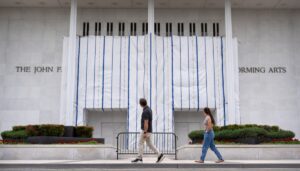 judge-orders-kennedy-center-to-explain-tarp-blocking-front-sign