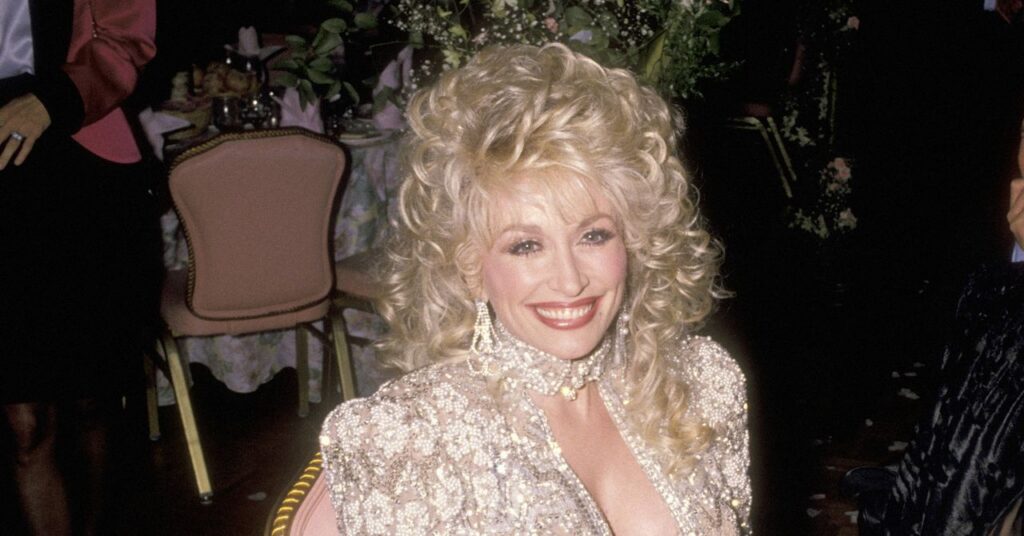 there-are-so-many-conspiracy-theories-about-dolly-parton-and-vaccines