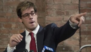 far-right-commentator-milo-yiannopoulos-arrested-by-ice,-to-be-deported