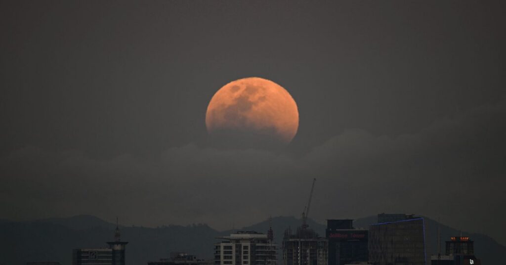 how-to-see-the-partial-lunar-eclipse-and-blood-moon-on-august-27