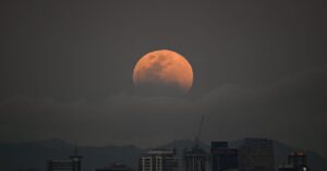 how-to-see-the-partial-lunar-eclipse-and-blood-moon-on-august-27